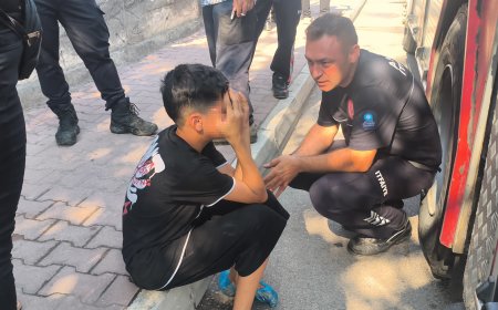 Kepez'de Yürek Burkan Yangın! Çakmakla Oynayan 13 Yaşındaki Çocuğun Evi Küle Döndü