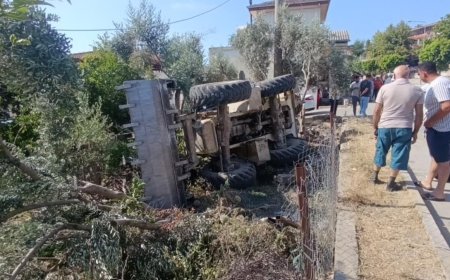 Manavgat'ta Devrilen İş Makinesinin Sürücüsü Hayatını Kaybetti