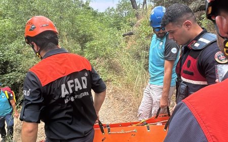 Antalya'da Ormanlık Alanda Ayağı Kırılan Yürüyüşçüyü AFAD Kurtardı