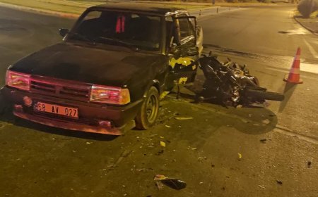 Manavgat’ta Motosiklet ile Otomobil Çarpıştı: 2 Kişi Yaralandı