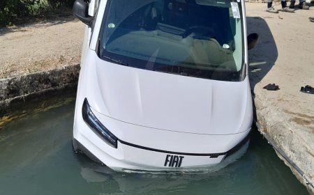 Manavgat’ta Hafif Ticari Araç Sulama Kanalına Düştü: Yaralanan Olmadı