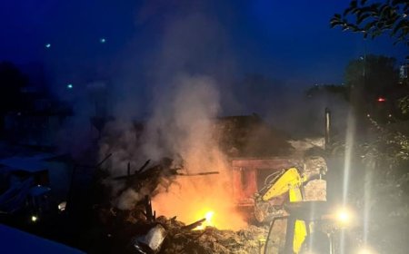 Serik'te Yemek Pişirirken Çıkan Kıvılcım Yangına Neden Oldu: Alevler Eve Sıçradı.