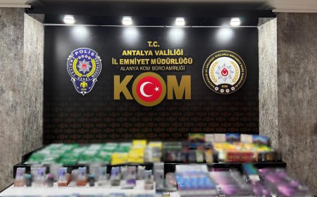 Antalya’da Kaçakçılık Operasyonları: Tarihi Eser, Kaçak Sigara ve Telefon Ele Geçirildi