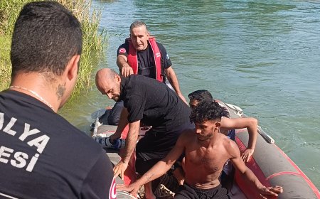 Manavgat Irmağı’nda Mahsur Kalan 4 Kişi Botla Kurtarıldı