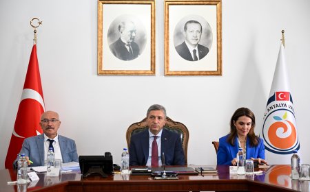 Antalya’da Deniz Çöpleri Eylem Planı Toplantısı Yapıldı: Deniz Kirliliğiyle Mücadele Masaya Yatırıldı.