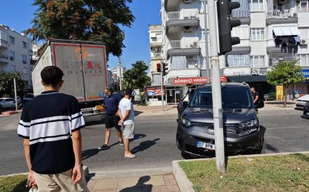 Turgut Reis Caddesi’nde Tırın Dönüş Manevrası Kazayla Sonuçlandı