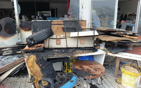 Manavgat’ta Balkon Yangını Mobilya Atölyesini Kül Ediyordu: Facianın Eşiğinden Dönüldü