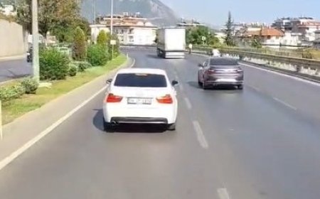 Alanya'da itfaiye aracına yol vermeyen sürücü kamerada