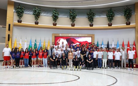 Başkan Vekili Büşra Özdemir, şampiyon sporcuları ağırladı