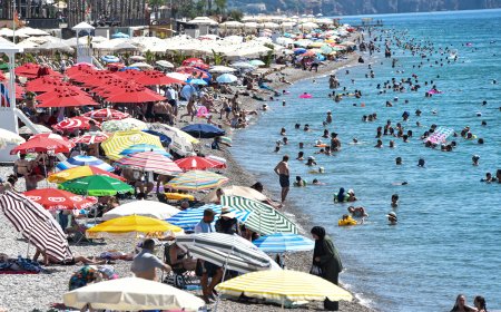 Antalya'da termometreler 40 dereceyi gösterdi, deniz suyu 30 dereceye ulaştı