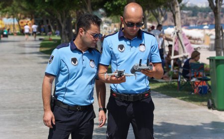 Antalya Büyükşehir Zabıtası Konyaaltı Sahili'ni Dron Destekli Denetliyor