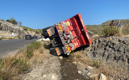 Akseki'deki Orman Yangınına Giden Su İkmal Aracı Devrildi