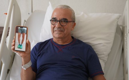Antalya'da Yapay Zeka Destekli Çifte Diz Protezi! Sanatçı Sabri Özmener Ağrılarına Veda Etti