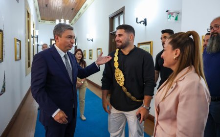 Kırkpınar Başpehlivanı Erkan Taş'tan Antalya Valisi Hulusi Şahin'e Ziyaret