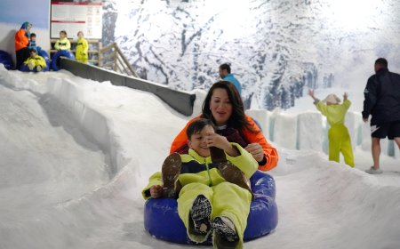 Antalya'da 44 Derece Sıcaktan Kaçışın Adresi 'Kar Odası' Oldu