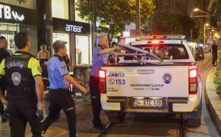 Antalya Büyükşehir Zabıtası'ndan kaldırım işgallerine sıkı denetim