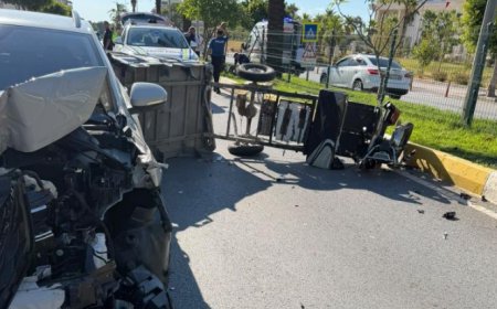 Antalya'da Korkutan Kaza! Motosiklet ve Otomobil Çarpıştı, 3 Yaralı