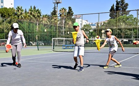 Muratpaşa'da yaz spor okullarında tenis heyecanı