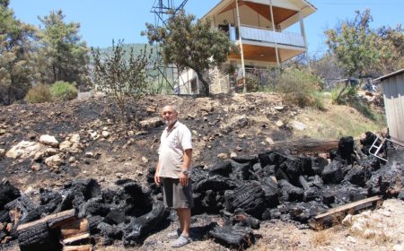 Kumluca'daki Orman Yangınında Emekli İtfaiyeci Evini Alevlerden Kurtardı