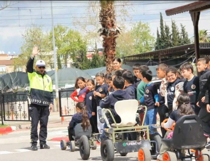 Antalya'da 8 Binden Fazla Öğrenciye Uygulamalı Trafik Eğitimi Verildi