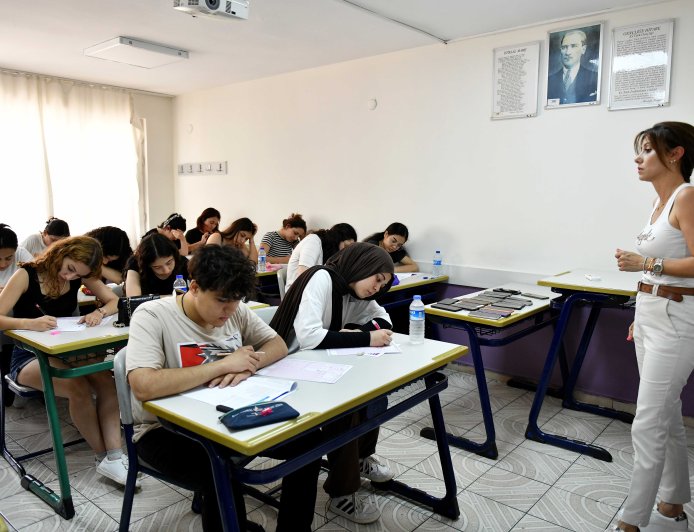 MURGEM'den YKS'de Yüzde 96 Başarı! 21 Öğrenci İlk 100 Bine Girdi