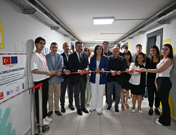 Antalya'da Dijital Gençlik Merkezi (DİGEM) açıldı! Gençler geleceğin mesleklerine hazırlanacak
