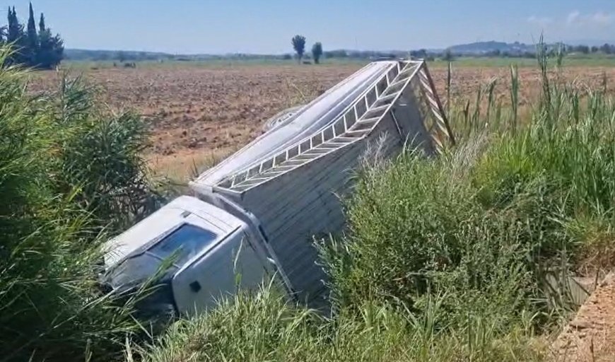Manavgat’ta Kamyonet Sulama Kanalına Uçtu: 2 Yaralı!