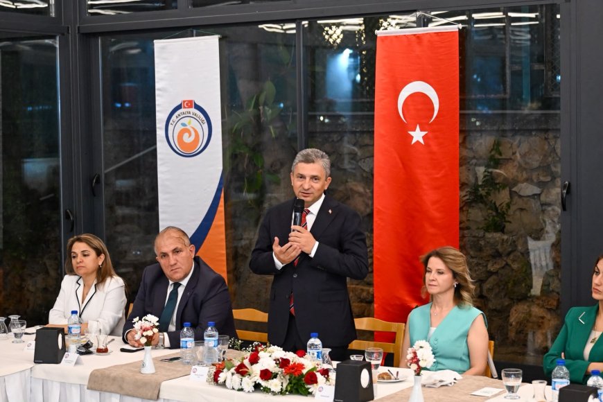 Vali Hulusi Şahin'den Tayini Çıkan Vali Yardımcısı ve Kaymakamlara Veda: "Vatan Hizmeti Bitmez"