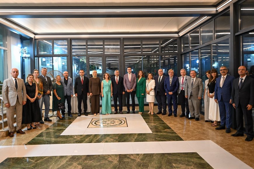 Vali Hulusi Şahin'den Tayini Çıkan Vali Yardımcısı ve Kaymakamlara Veda: "Vatan Hizmeti Bitmez"