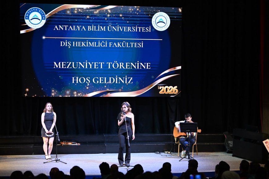 Antalya Bilim Üniversitesi'nde Mezuniyet Coşkusu! 76 Genç Diş Hekimi Mesleğe İlk Adımını Attı