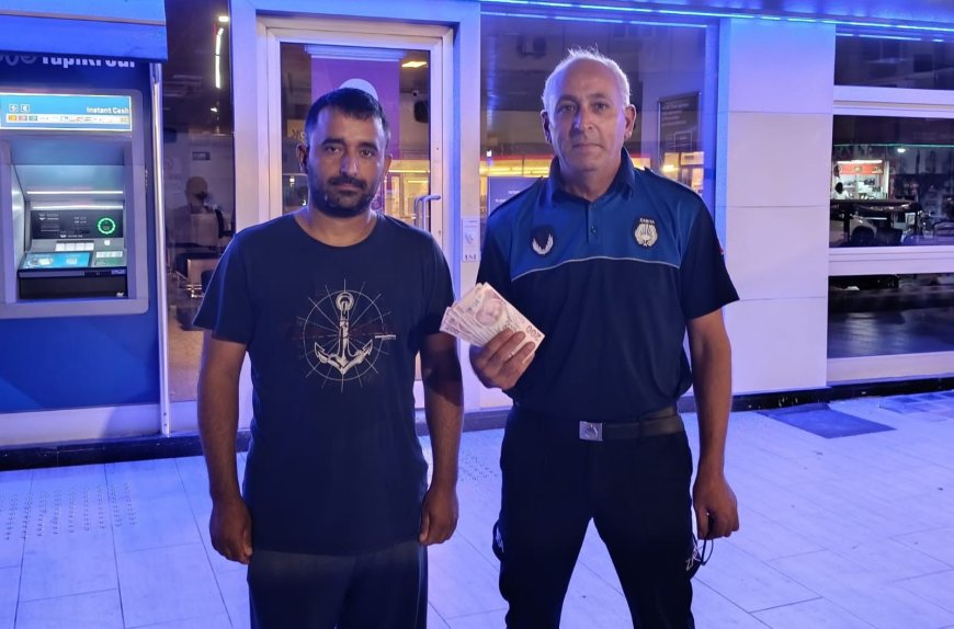 Serik'te ATM'de Unutulan Yüklü Miktardaki Parayı Zabıta'ya Teslim Etti