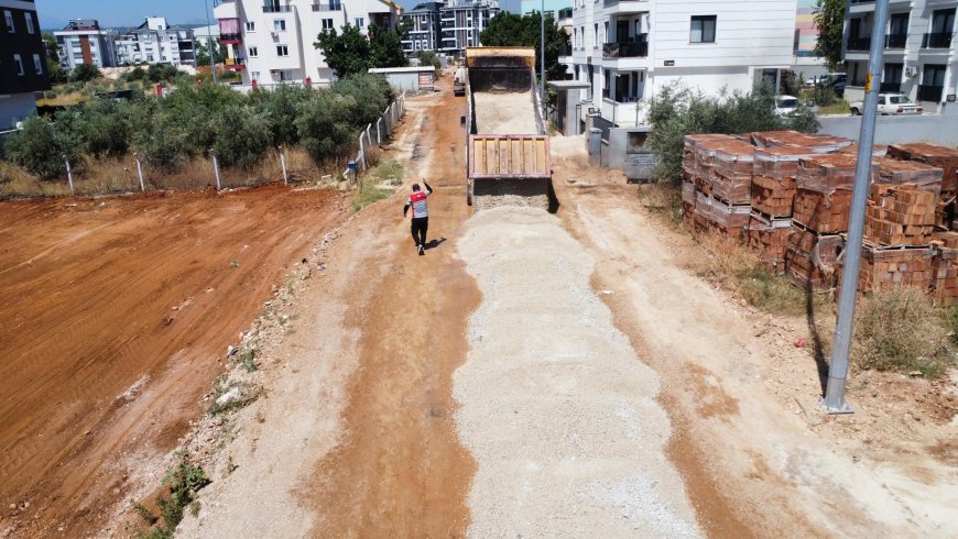 Kepez’de Aydoğmuş Mahallesi’ne 3 Bin 555 Metrelik Sathi Asfalt Atağı