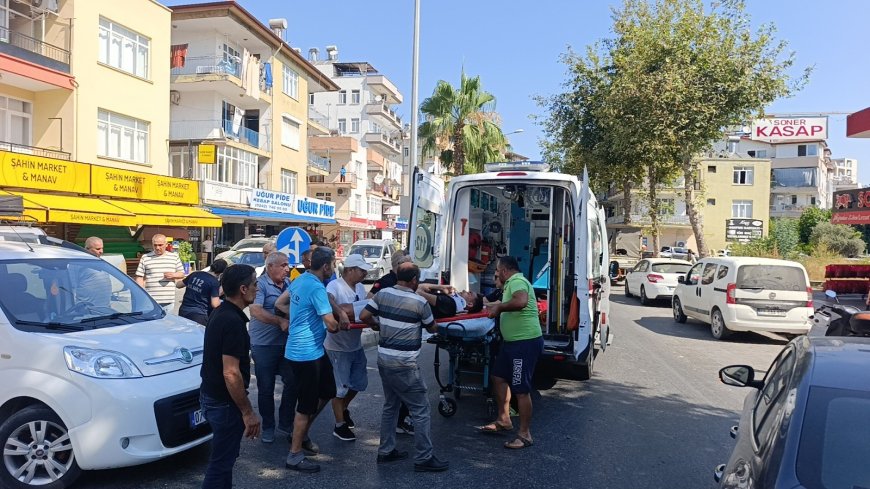 Manavgat’ta U Dönüşü Yapan Araçla Motosiklet Çarpıştı: 2 Yaralı