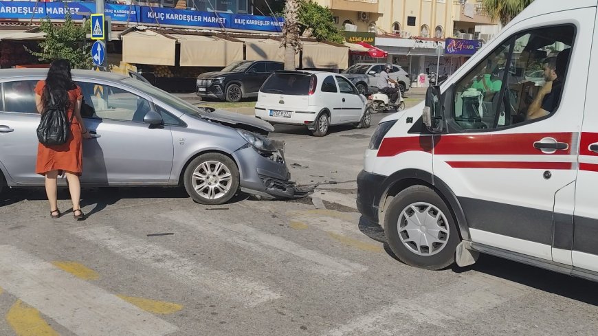 Manavgat'ta İki Otomobil Çarpıştı: Kazada 2 Sürücü Yaralandı