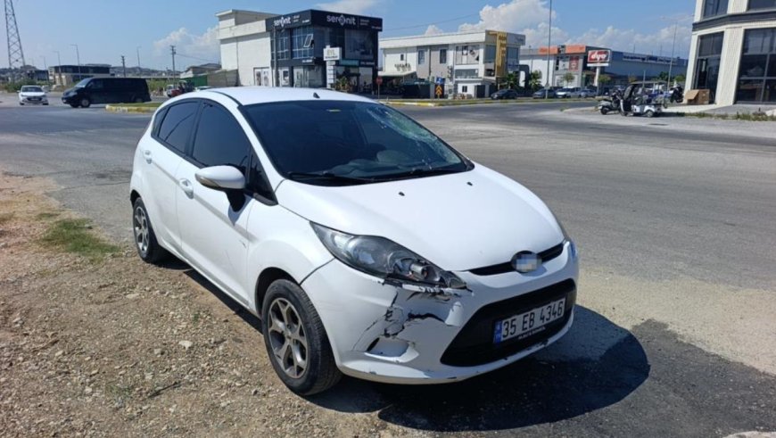 Manavgat'ta Kaza Sonrası İlginç Anlar: Motosiklet Sürücüsü Otomobil Camını Yumrukladı