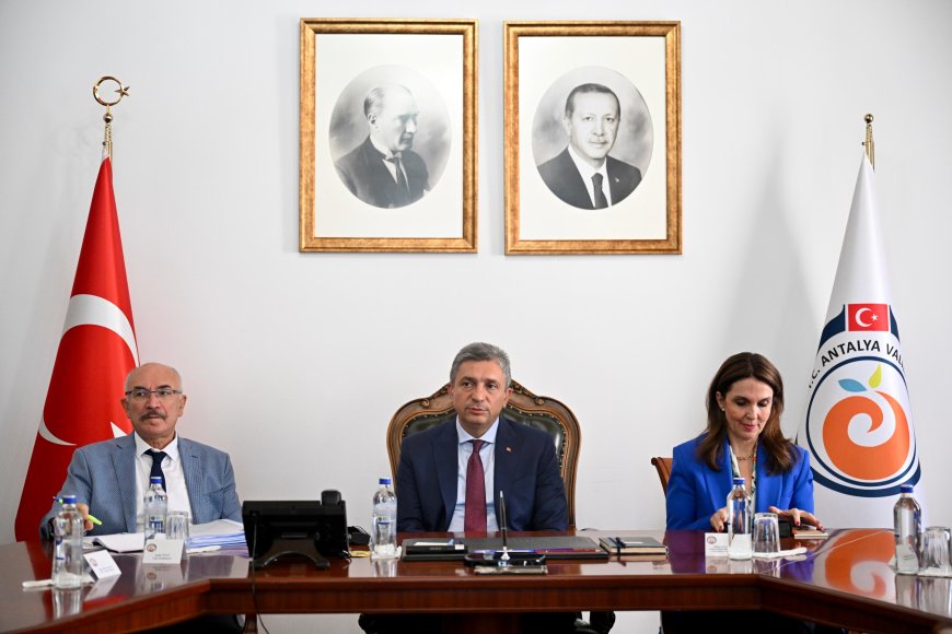 Antalya’da Deniz Çöpleri Eylem Planı Toplantısı Yapıldı: Deniz Kirliliğiyle Mücadele Masaya Yatırıldı.
