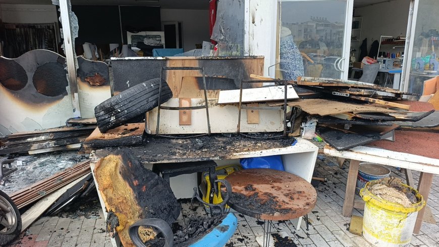Manavgat’ta Balkon Yangını Mobilya Atölyesini Kül Ediyordu: Facianın Eşiğinden Dönüldü