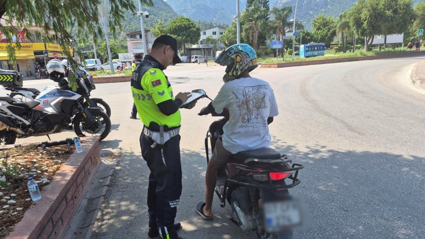 Antalya’da Motosiklet Denetimleri Sıklaştırıldı: 4 Bin 150 Sürücü Kontrol Edildi