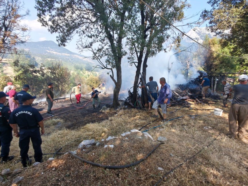 Kumluca’da Odunluk Yangını: Alevler Eve ve Ormana Sıçramadan Söndürüldü