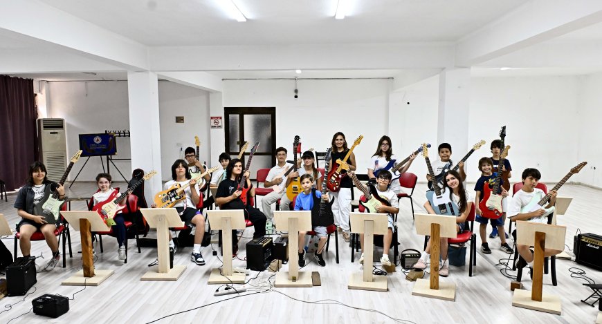 Değirmenönü Kurs Merkezi’nde 110 Öğrenciye Dört Farklı Gitar Eğitimi