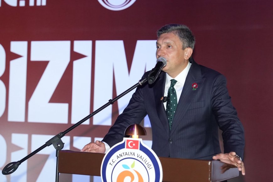 Antalya'da 15 Temmuz'un 10. Yılında Demokrasi Nöbeti: Cumhuriyet Meydanı'nda Duygu Dolu Anma
