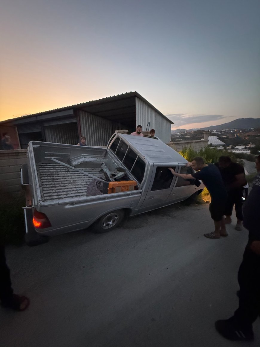 Alanya'da otomobil ile kamyonet çarpıştı! Ehliyetsiz 16 yaşındaki sürücü yaralandı