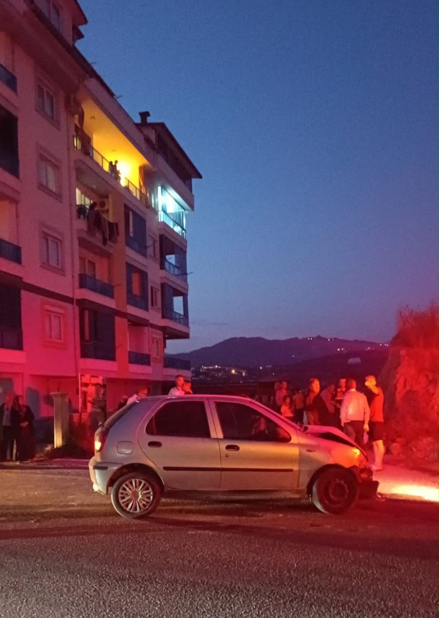 Alanya'da otomobil ile kamyonet çarpıştı! Ehliyetsiz 16 yaşındaki sürücü yaralandı