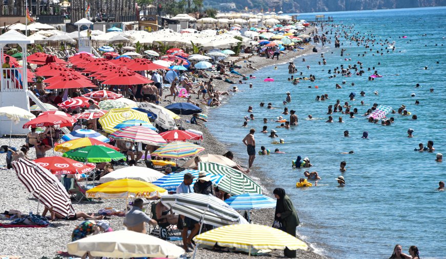 Antalya'da termometreler 40 dereceyi gösterdi, deniz suyu 30 dereceye ulaştı