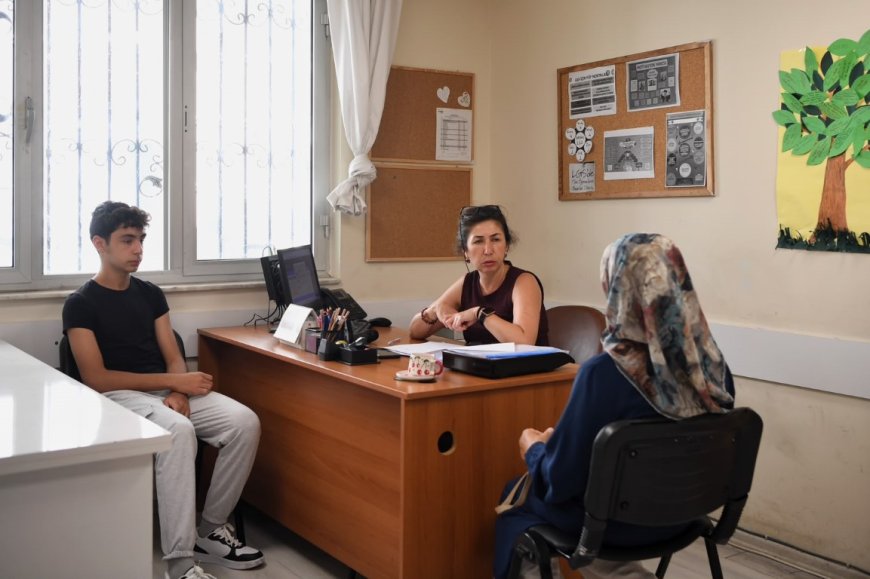 Konyaaltı Belediyesi'nden LGS tercih döneminde öğrencilere ücretsiz rehberlik desteği