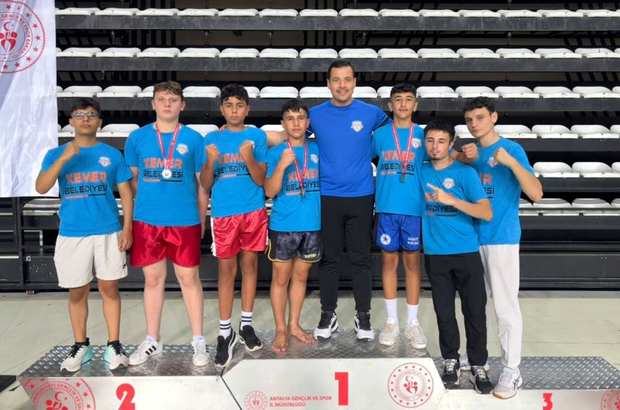 Kemer Belediyesi Kick Boks Takımı Antalya Şampiyonası'ndan 7 Madalyayla Döndü