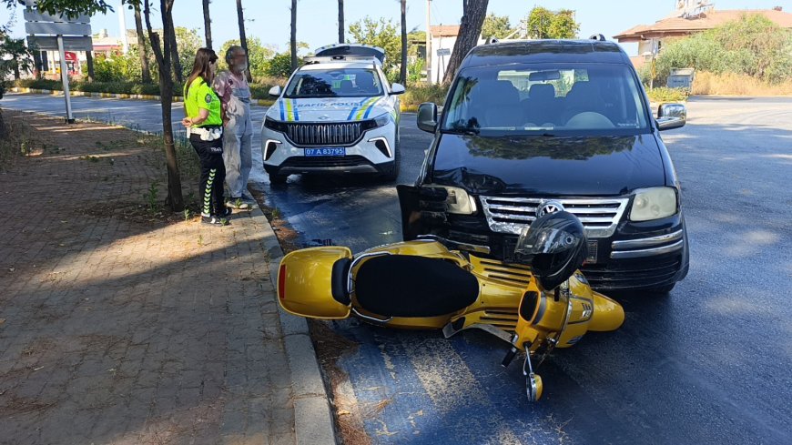Manavgat'ta Hafif Ticari Araç Motorlu Bisiklete Çarptı: 1 Yaralı