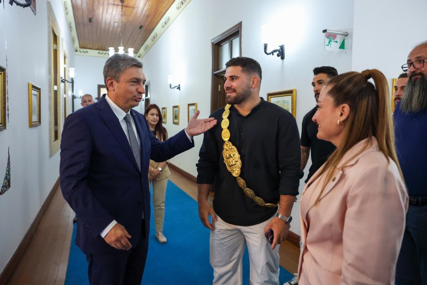 Kırkpınar Başpehlivanı Erkan Taş'tan Antalya Valisi Hulusi Şahin'e Ziyaret