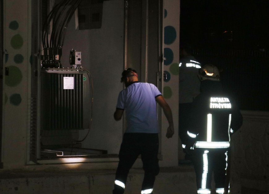 Muratpaşa'da Elektrik Trafosu Yandı, Ekipler Seferber Oldu