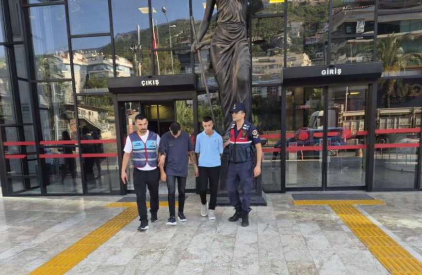 Alanya'da mağaza hırsızlığına jandarmadan anında müdahale